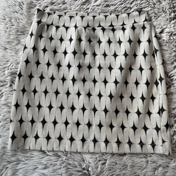 Renee C Black/White Geometric Mini Skirt - Picture 1 of 6